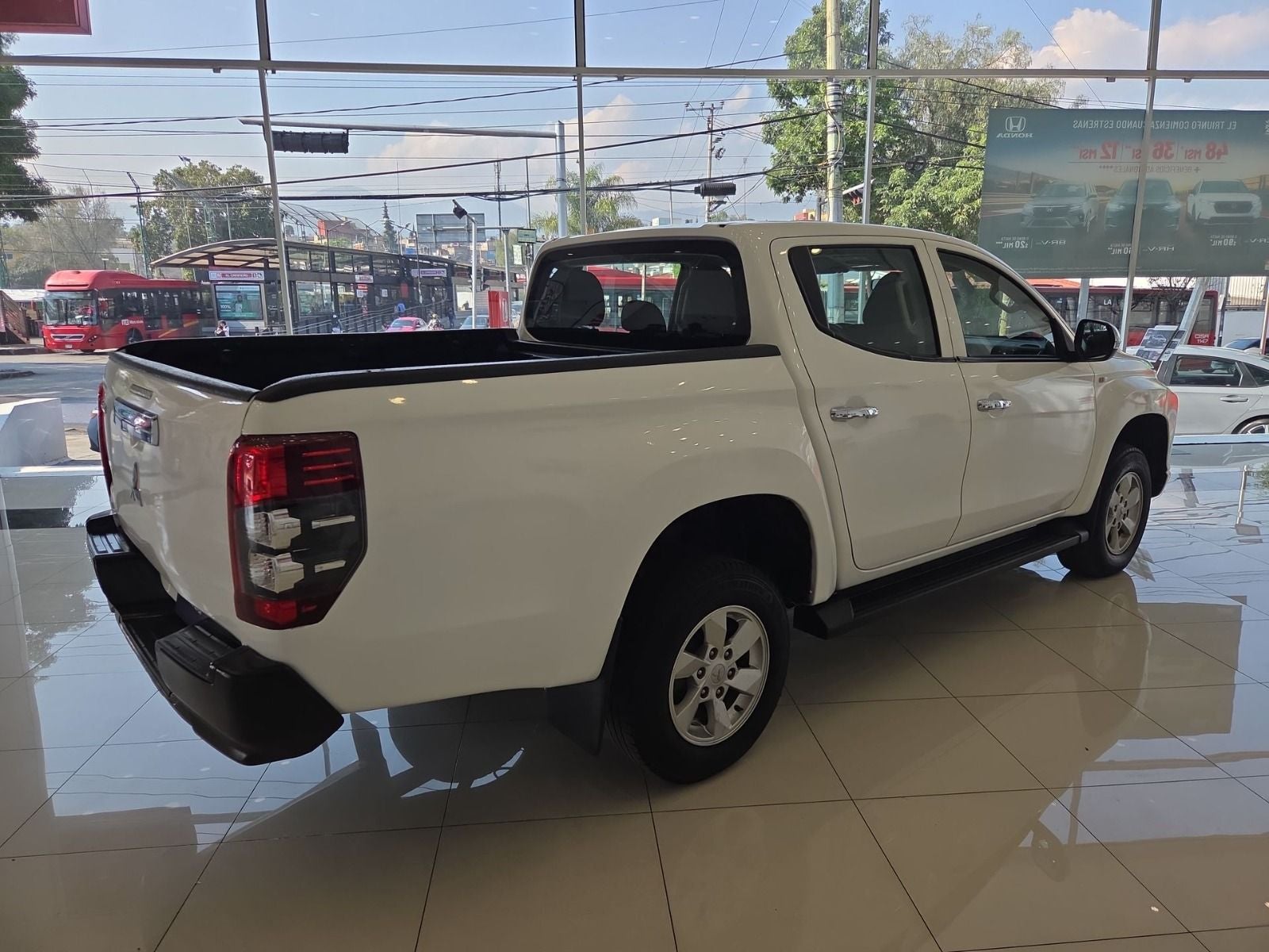 2021 Mitsubishi L200 2.4 Glx Cabina Doble 4x2 Mt