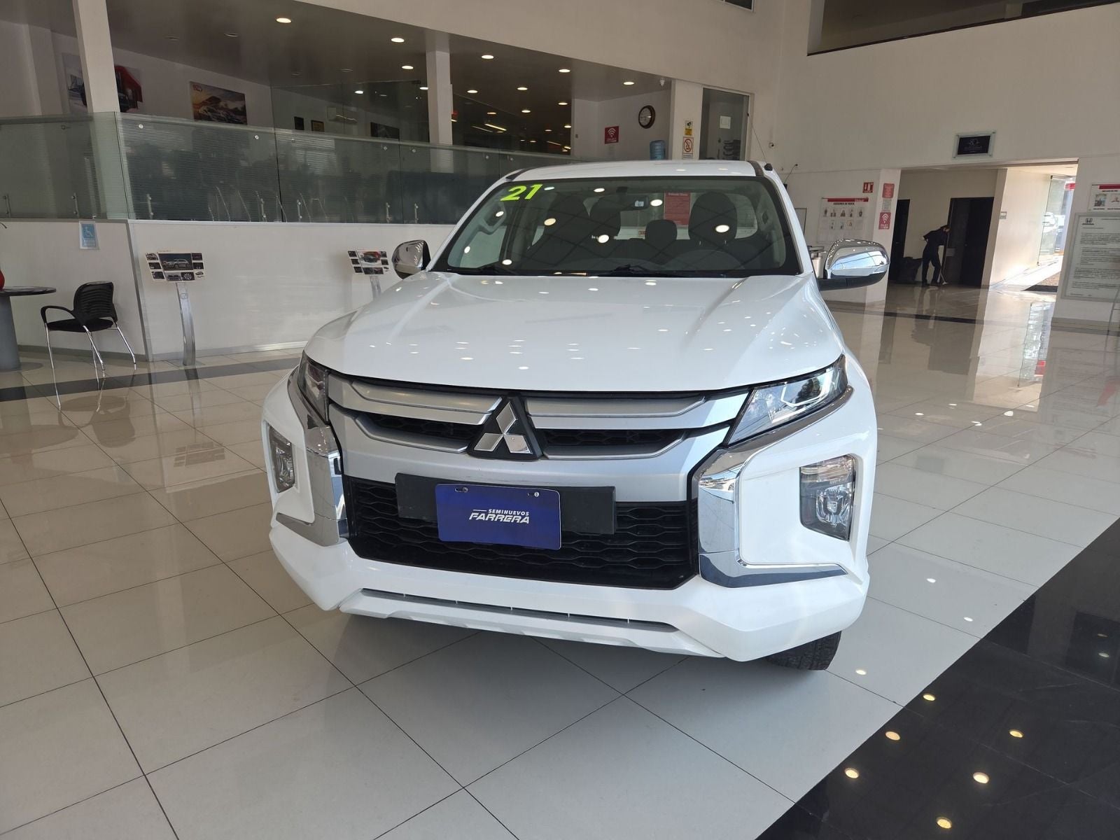2021 Mitsubishi L200 2.4 Glx Cabina Doble 4x2 Mt