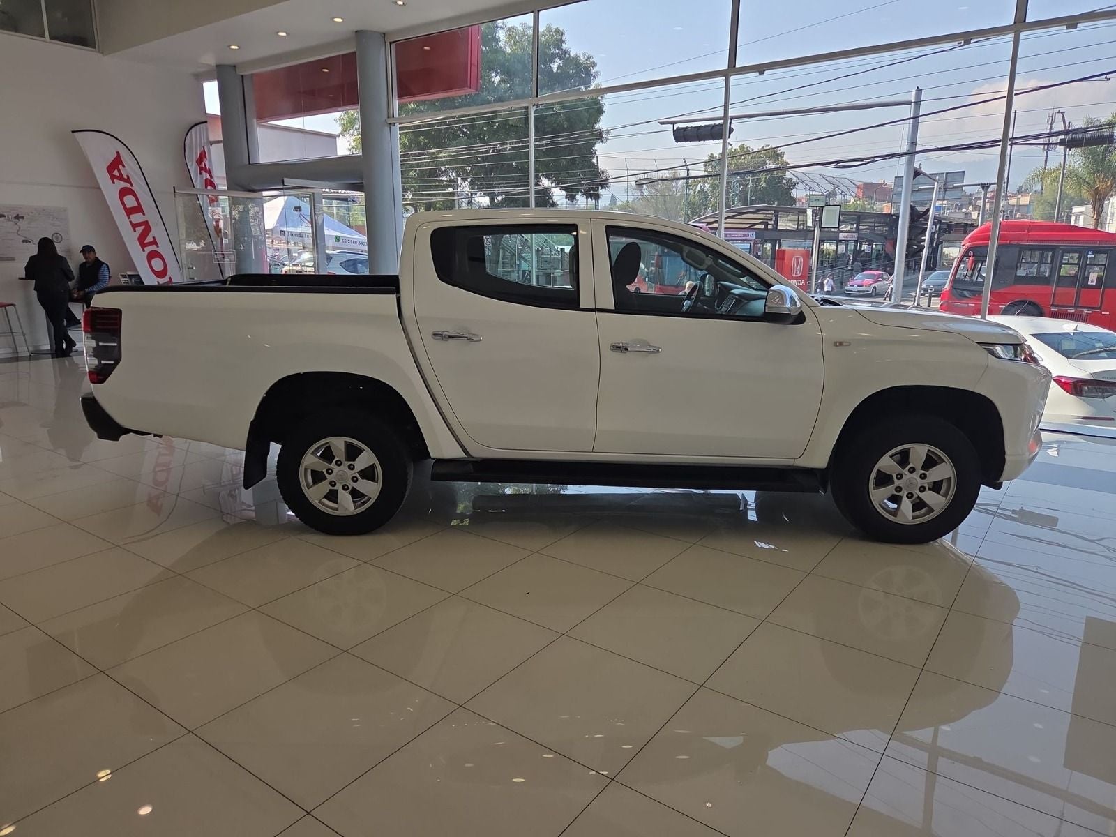 2022 Mitsubishi L200 2.4 GLX 4x2 Mt